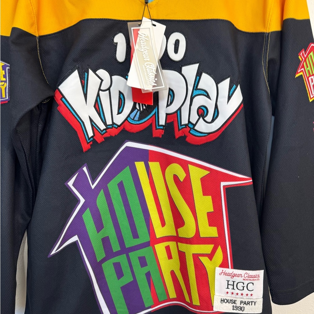 KID 'N' PLAY HOUSE PARTY Headgear Classics Yellow Hockey Jersey 🆕 - Picture 6 of 11